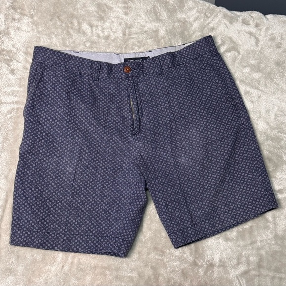 Tommy Hilfiger Navy Patterned Chino Shorts Size 38 - Picture 1 of 7